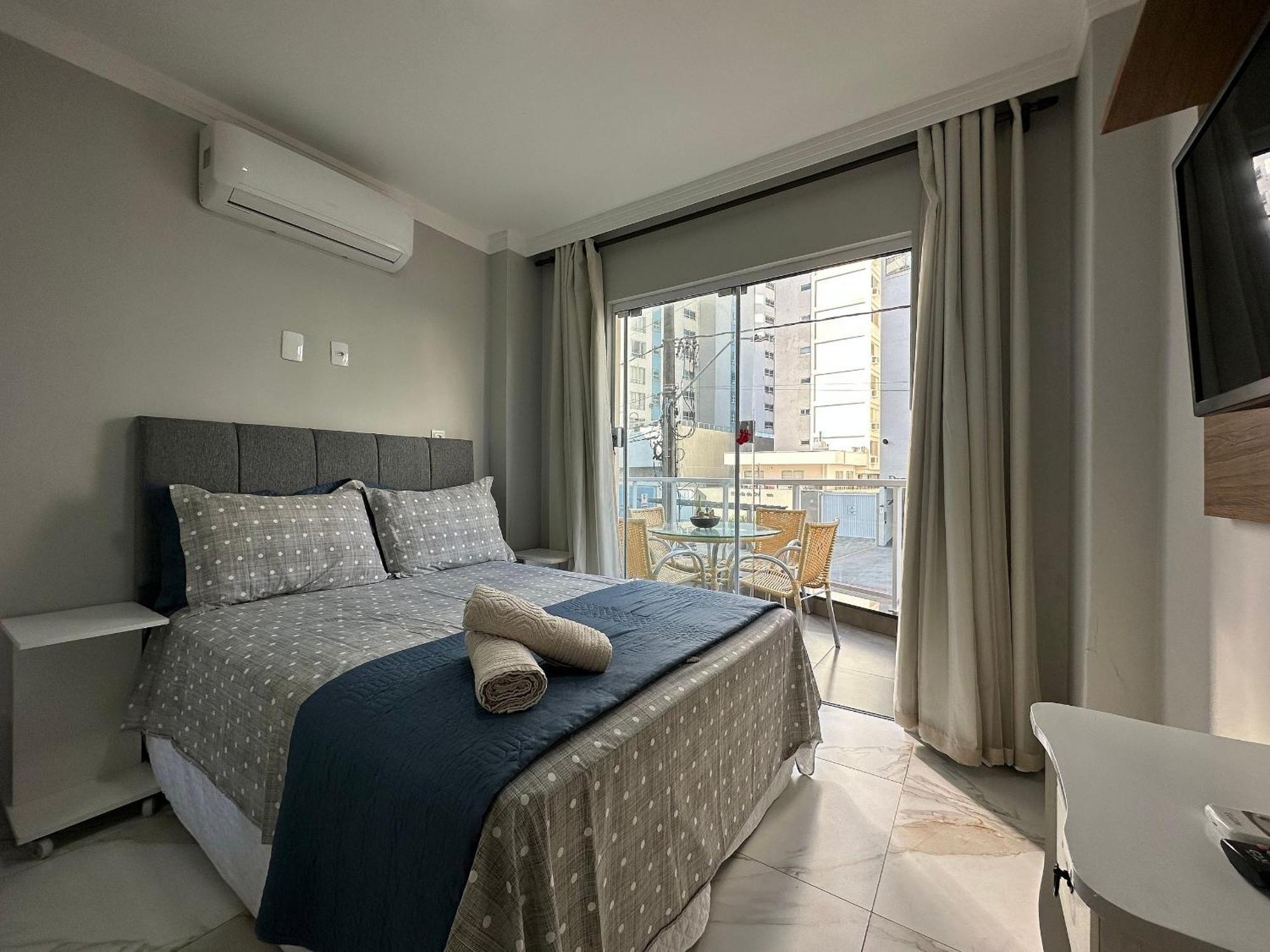 Dn01- 1º Andar| Churrasqueira| Quadra Mar | Centro Apartamento Balneario Camboriu
